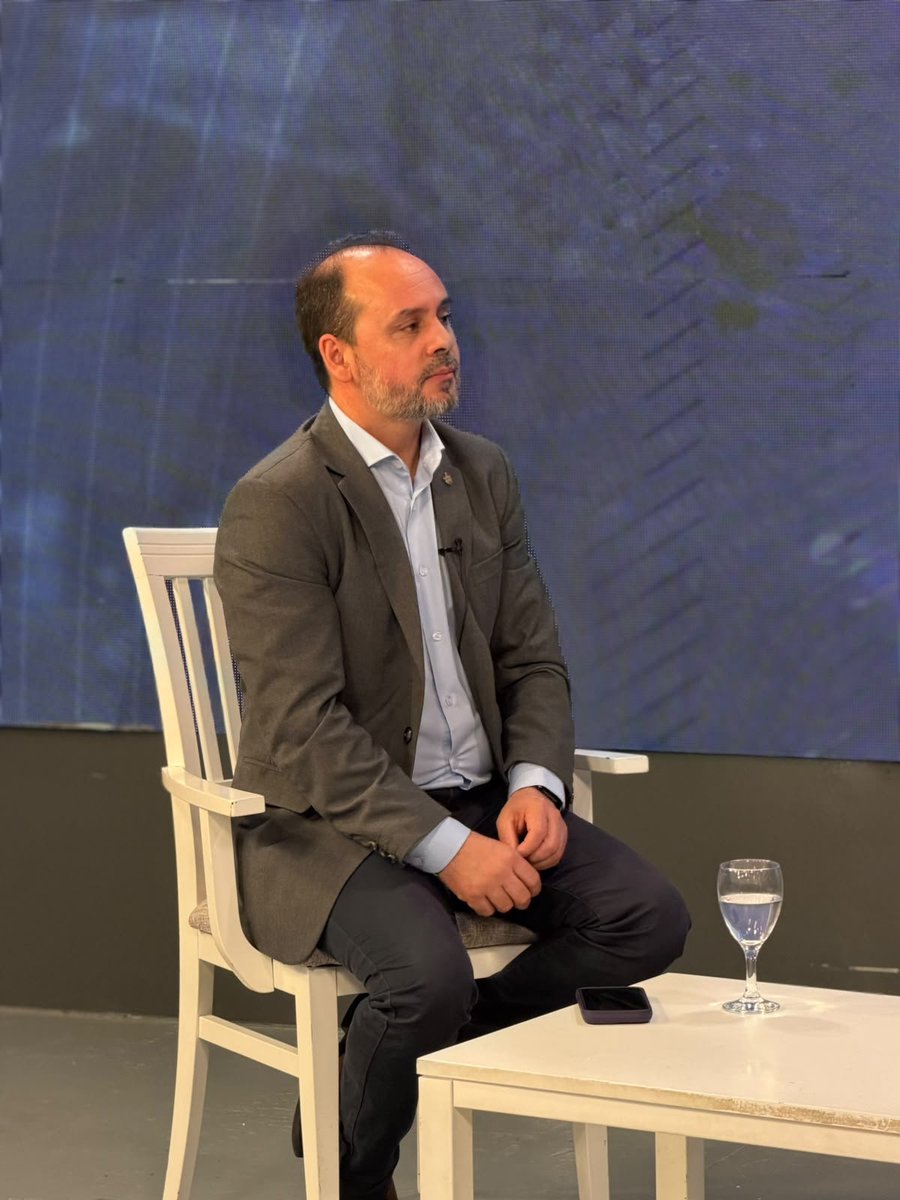 canalccordoba's tweet photo. Lectura rápida

🏛️ RODRIGO FERNÁNDEZ EN CANAL C: "EL NUEVO CRÉDITO LE AHORRARÁ 35 MILLONES DE DÓLARES A LA MUNICIPALIDAD" 

📺 En diálogo con @DracuGomez y @DiegoMarconetti en Lo Que Esta Pasando, por Canal C, el secretario de Gobierno @Dean_Rodrigo analizó las cuentas del Palacio 6 de Julio:

💬 "El nuevo crédito nos ahorraría unos 35 millones de dólares y permite ordenar el horizonte financiero". 

💬 "Llegamos a cancelar casi 120 millones de dólares de la deuda contraída en 2016". 

💬 "Pese a la recesión, sostenemos más de 80 frentes activos de bacheo y obras de iluminación y saneamiento".

🔗 Leé la entrevista completa: https://t.co/8r6b090S5i