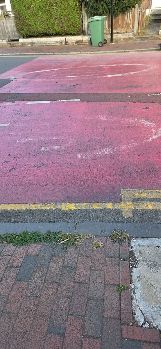 BrokenRTW's tweet photo. Asking for a friend, anyone seen our Kent councillors tackling the state of the roads?

#TunbridgeWells #RTW #BrokenRTW #FixTunbridgeWells #Kent @ThreshedThought https://t.co/fmGoz7gkiI