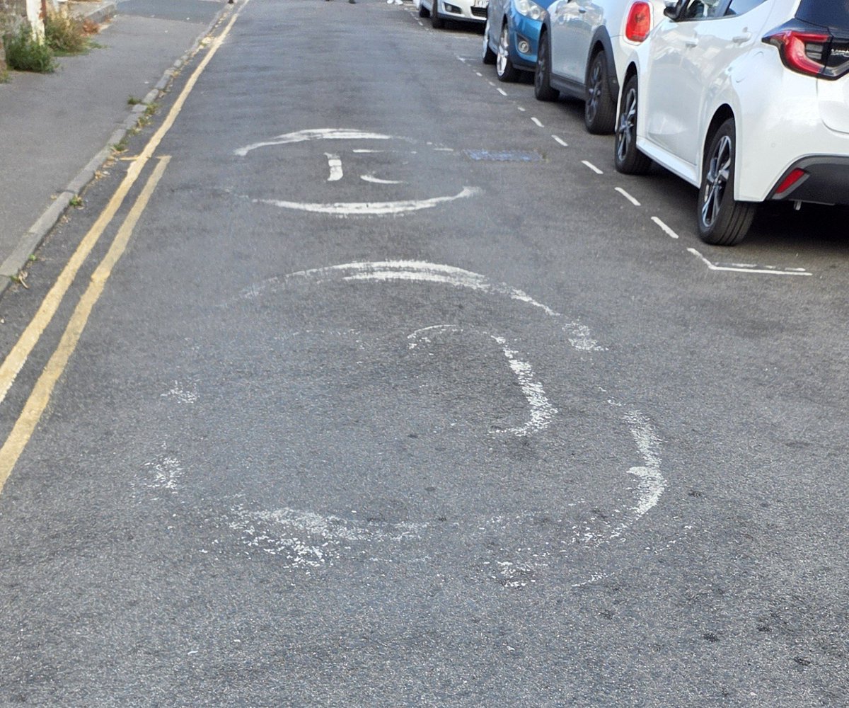 BrokenRTW's tweet photo. Asking for a friend, anyone seen our Kent councillors tackling the state of the roads?

#TunbridgeWells #RTW #BrokenRTW #FixTunbridgeWells #Kent @ThreshedThought https://t.co/fmGoz7gkiI