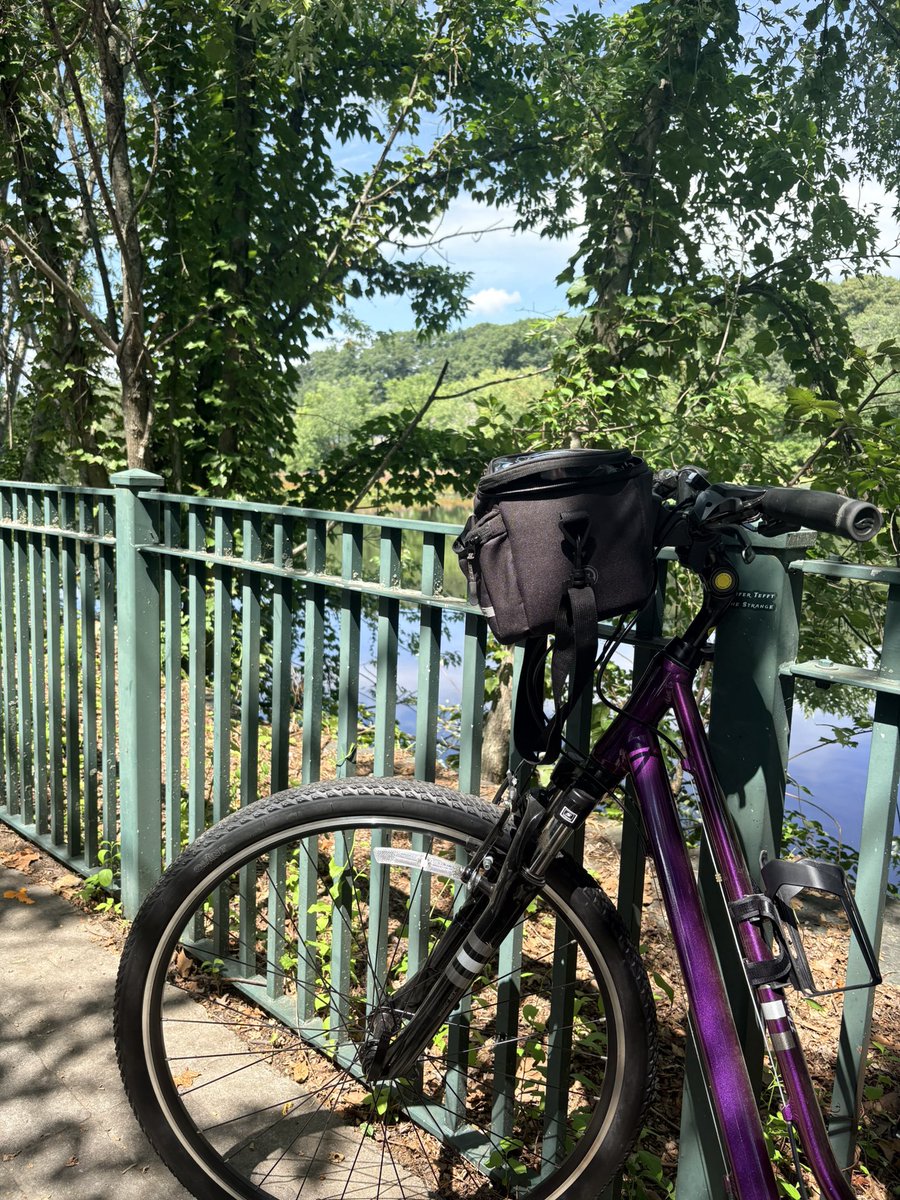 LSBofEBB's tweet photo. Other than my bike ride turned bike walk (flat tire), I haven't missed my weekly ride all summer. Won't be long before the bike goes back in the basement & I hit the hiking trails more. I love doing both.
#iphonepic #bikeride #RhodeIsland #getoutsideandmove https://t.co/5hcuYPCOy3