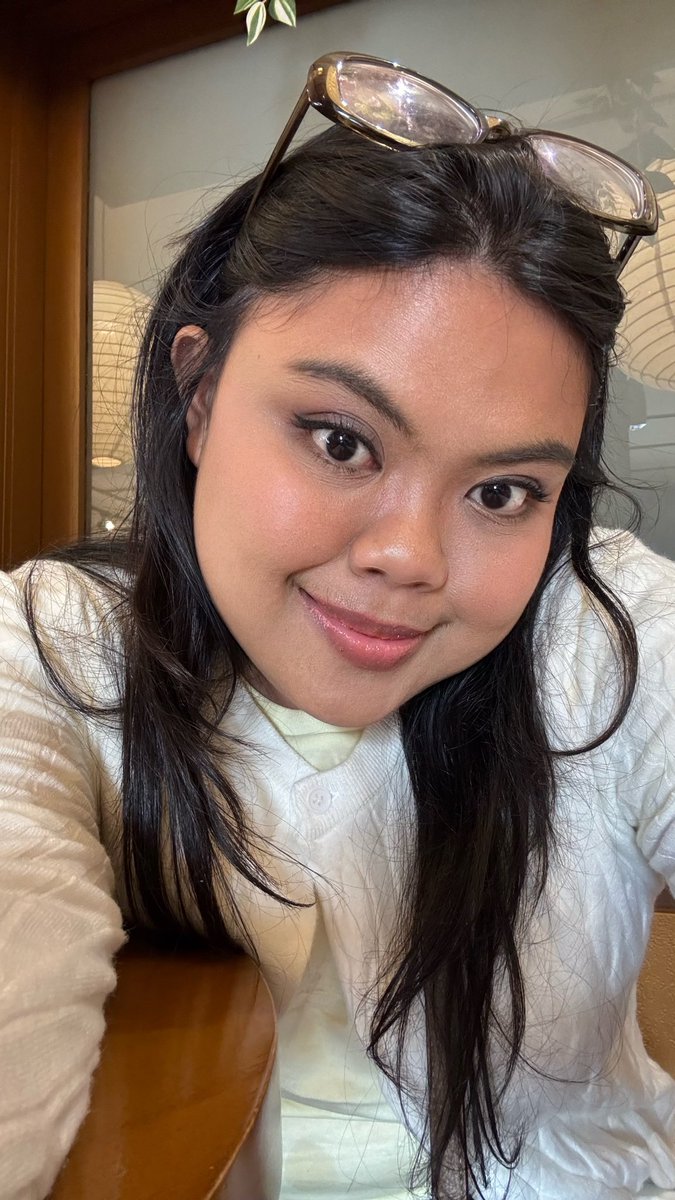 resasss's tweet photo. dibuang sayang https://t.co/CnEvL1Ra85