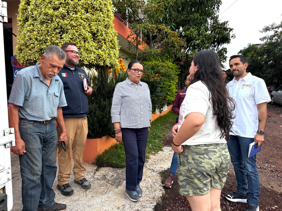 rosaicela_'s tweet photo. En #Michoacán, acompañamos a los brigadistas del @GobiernoMX de la Presidenta @Claudiashein que todos los días recorren las comunidades para identificar a niñas y niños que no van a la escuela o a jóvenes que no tienen empleo, para brindarles alternativas. 🇲🇽 @RocioBarcenaM @Bety_Olivares @AbrahamCarro @martha_lop @RodrigoCortesMX