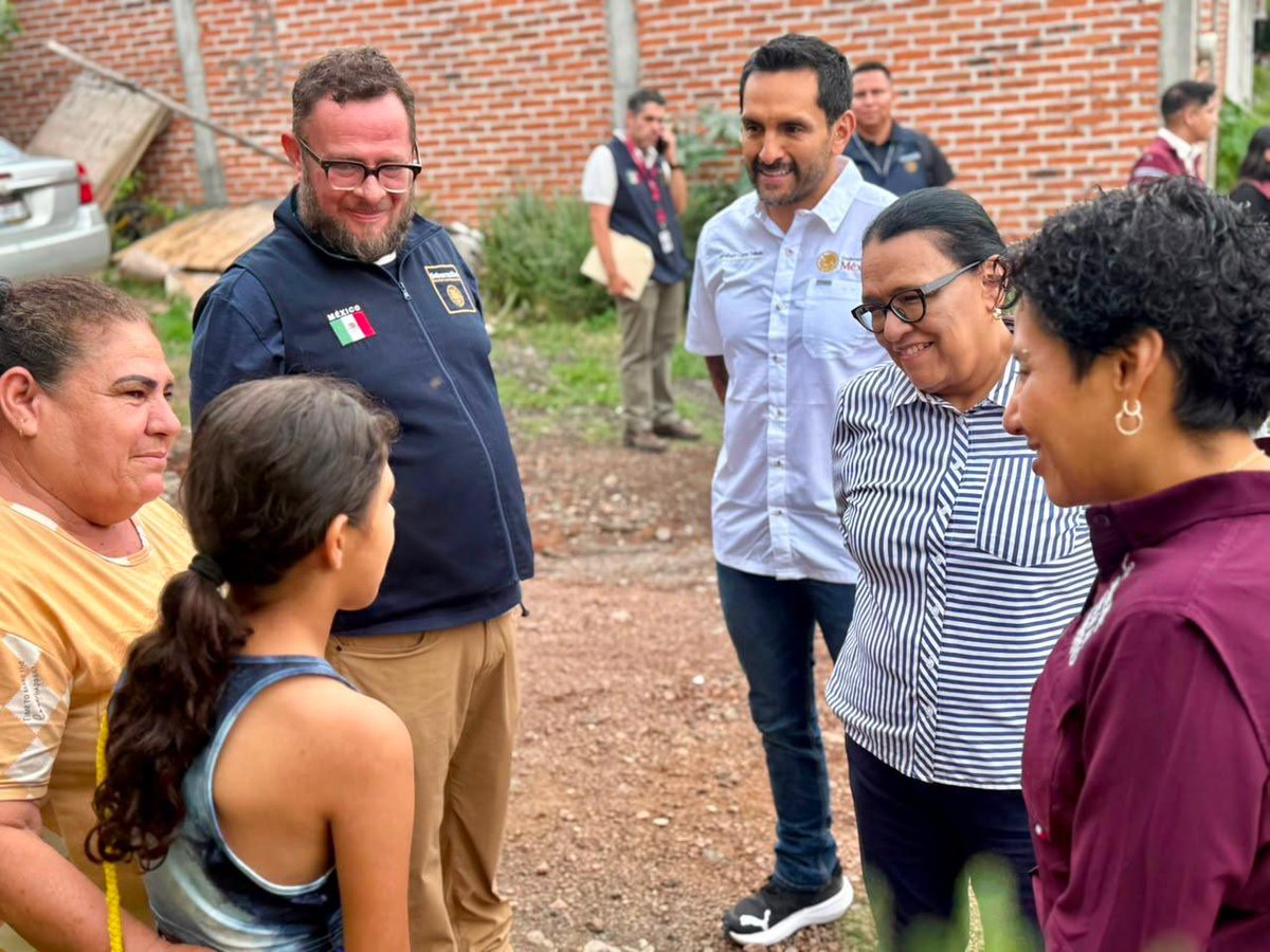 rosaicela_'s tweet photo. En #Michoacán, acompañamos a los brigadistas del @GobiernoMX de la Presidenta @Claudiashein que todos los días recorren las comunidades para identificar a niñas y niños que no van a la escuela o a jóvenes que no tienen empleo, para brindarles alternativas. 🇲🇽 @RocioBarcenaM @Bety_Olivares @AbrahamCarro @martha_lop @RodrigoCortesMX