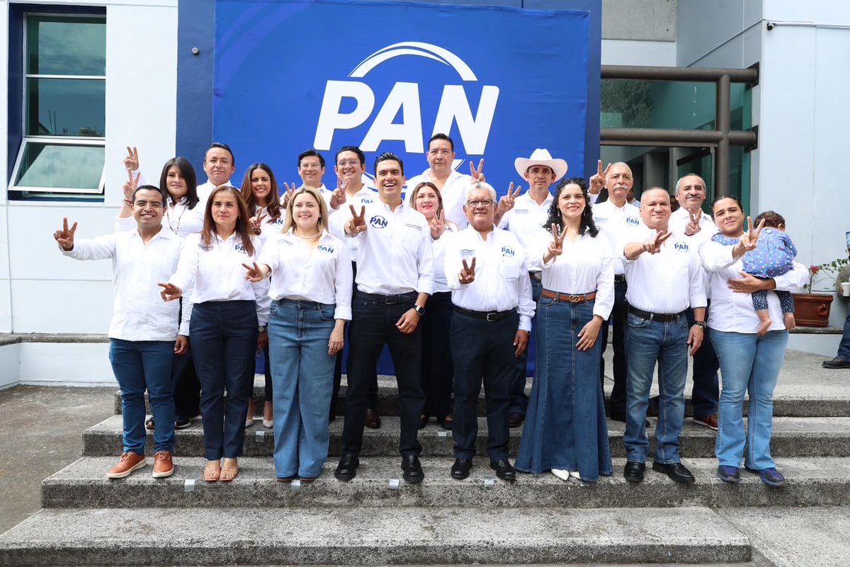 JorgeRoHe's tweet photo. ¡Muy contento de estar en Veracruz! 🙌🏻

Un estado lleno de tradiciones, historia y gente trabajadora. Junto a la presidenta @anacristinalede y todo el sistema de @VeracruzPAN, arrancamos una intensa jornada de trabajo. 

En @AccionNacional queremos que a Veracruz le vaya mejor y seguiremos sumando esfuerzos por sus familias y por México. 🇲🇽

#PatriaFamiliaYLibertad