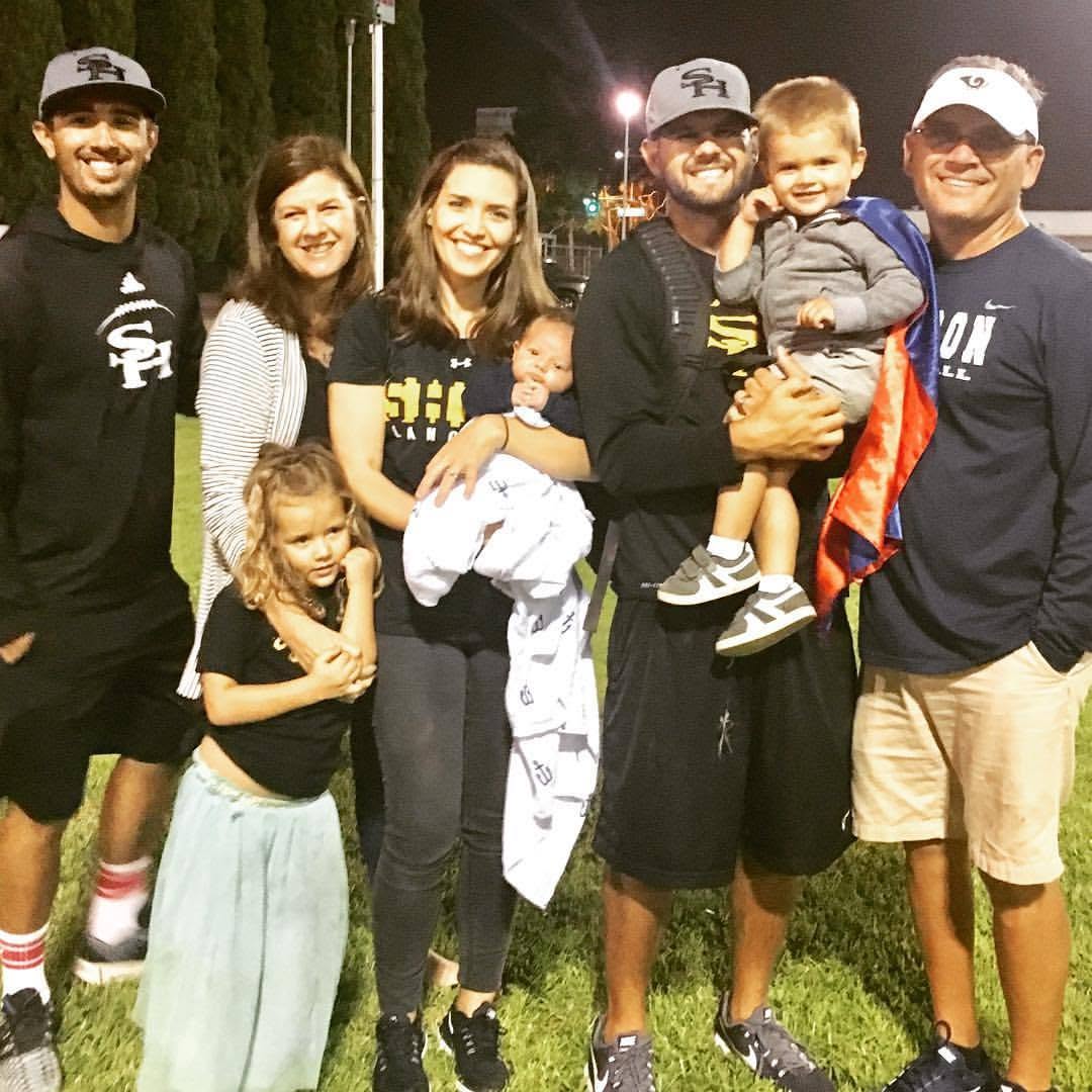 NKaravedas's tweet photo. #ThrowbackThursday2017 🏈
A lot has changed since this picture.
But one thing is constant....FAMILY #Blessed #FootballFam https://t.co/MtbgxiYpTj