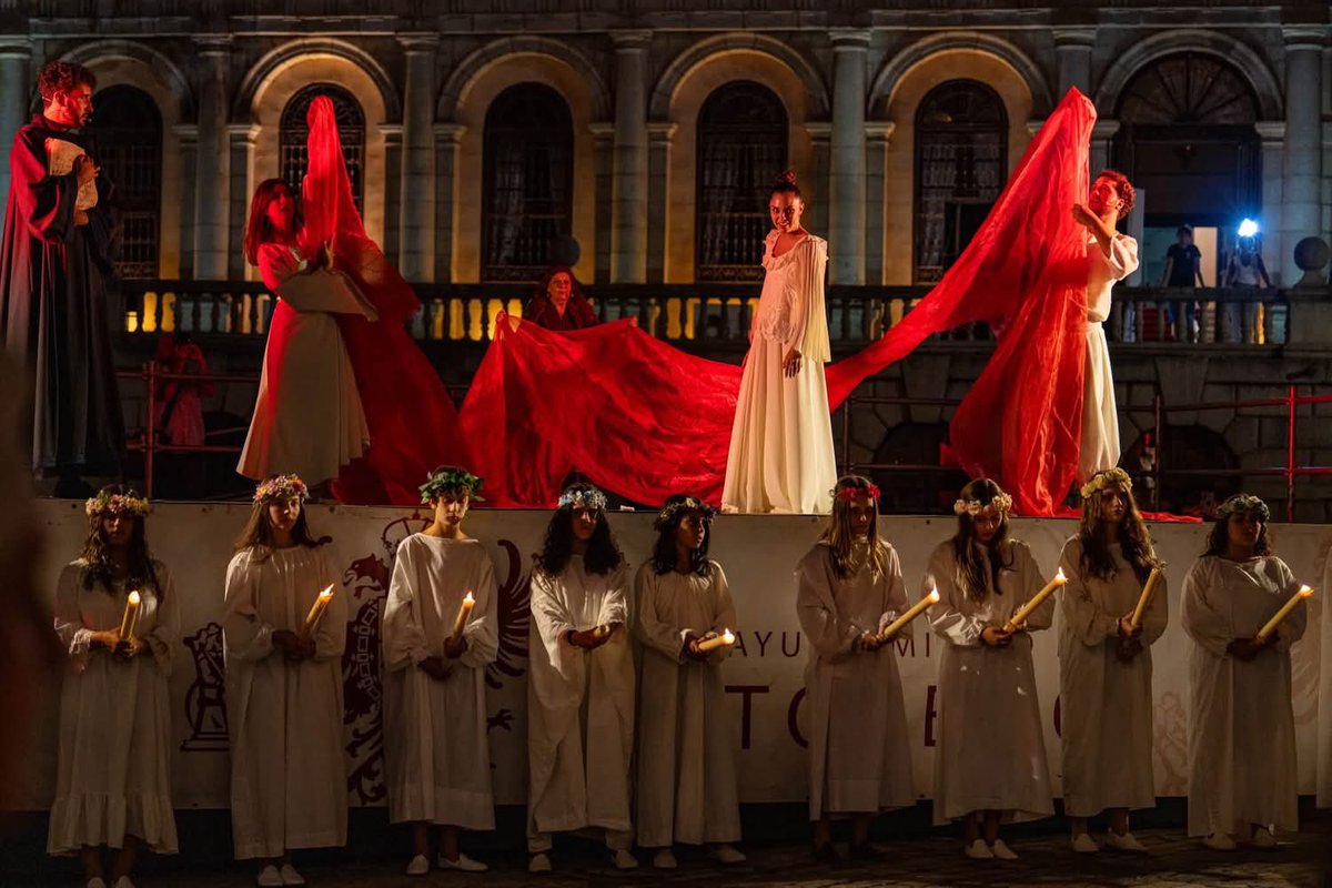 carolagudo's tweet photo. 🎭 Enhorabuena a todos los que hacen posible que cada año la España de Rojas cobre vida.
Todo nuestro apoyo al Festival Celestina de La Puebla de Montalbán para que sea declarada Fiesta de Interés Turístico Nacional.
📸Un trocito de #LaCelestina ayer en las calles de Toledo https://t.co/Mrc7C5HBH6