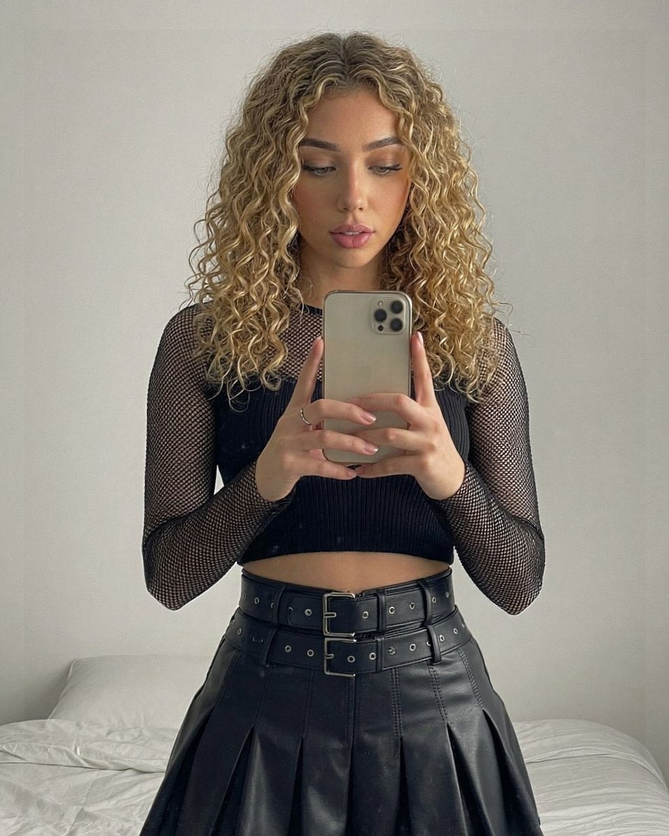 MaryLopez366355's tweet photo. Comment facts if you have seen men drop their whole attitude around a confident trans woman 🏳️‍⚧️ https://t.co/zIegXatbHX