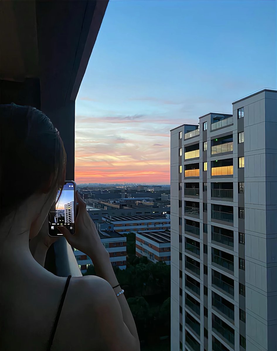 DMoniskk's tweet photo. New to photography Start with one rule: Shoot what makes your eye light up. No fancy gear needed—just curiosity and a phone. Your first great shot is waiting. https://t.co/1DLXmwoPjH