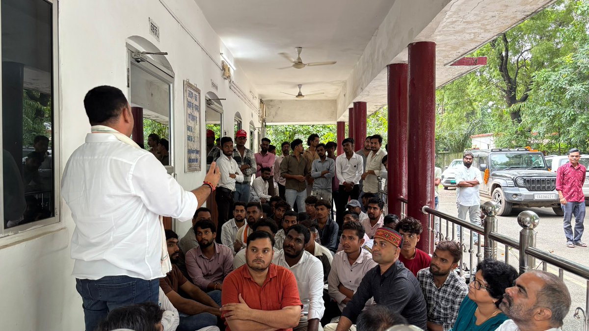 Aakashyadav7's tweet photo. आज पामगढ़ रेस्ट हाउस में छत्तीसगढ़ यूथ कांग्रेस की प्रदेश अध्यक्ष पद की प्रत्याशी भाई शैलेंद्र बंजारे जी जी के आगमन पर आत्मीय स्वागत एवं संगठनात्मक विषयों पर सार्थक चर्चा हुई।

युवा साथियों से संवाद कर संगठन को मजबूत करने को लेकर विचार-विमर्श किया। @Devendra_1925 https://t.co/zjA85GFQ5m