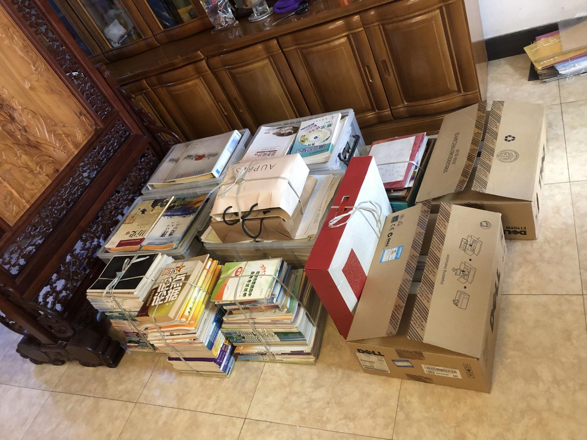 TeranNani's tweet photo. Just spent Sunday decluttering my bookshelf! Sold old textbooks on Vinted and donated untouched fiction. Less stuff, more space = happier me https://t.co/X8pUYqjsR4