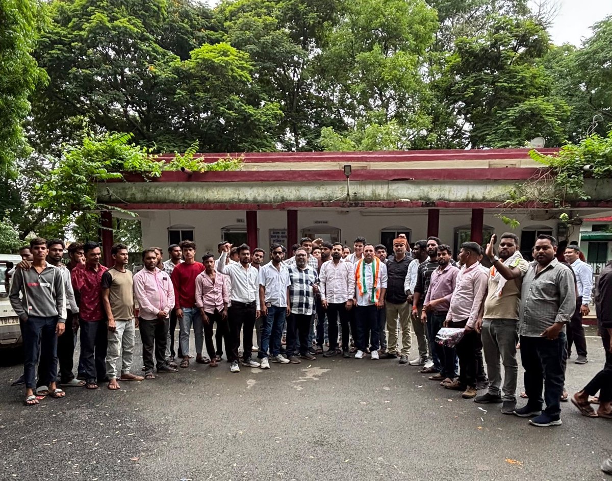 Aakashyadav7's tweet photo. आज पामगढ़ रेस्ट हाउस में छत्तीसगढ़ यूथ कांग्रेस की प्रदेश अध्यक्ष पद की प्रत्याशी भाई शैलेंद्र बंजारे जी जी के आगमन पर आत्मीय स्वागत एवं संगठनात्मक विषयों पर सार्थक चर्चा हुई।

युवा साथियों से संवाद कर संगठन को मजबूत करने को लेकर विचार-विमर्श किया। @Devendra_1925 https://t.co/zjA85GFQ5m