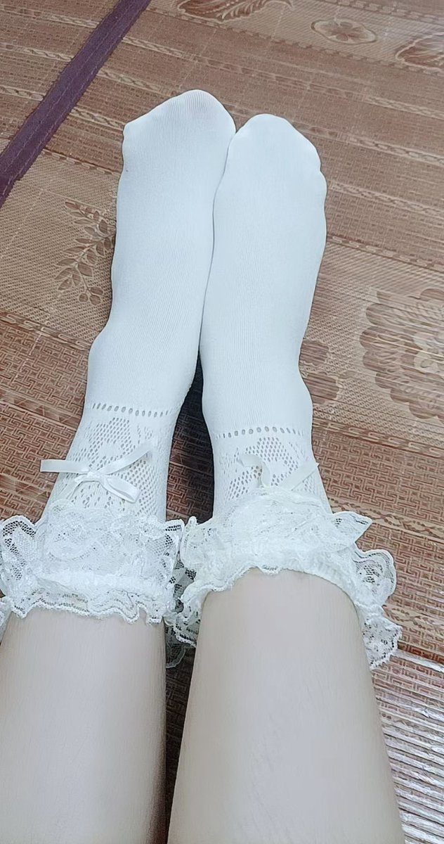 nnvwan's tweet photo. 来个小狗帮我舔脚 #足控 #反差女高 #白袜 https://t.co/DegCyzSL4U