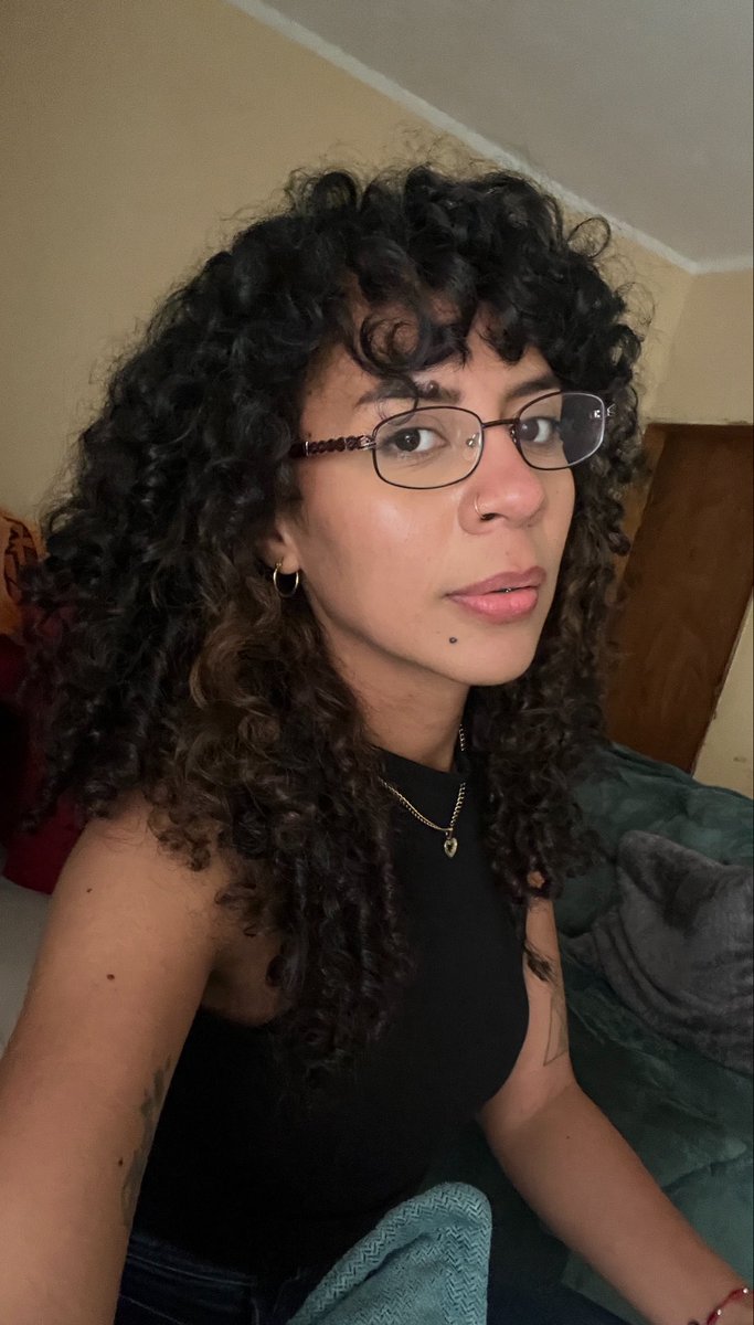 brattycurls's tweet photo. sometimes this is my color 🖤 https://t.co/Xs1zla5rA3