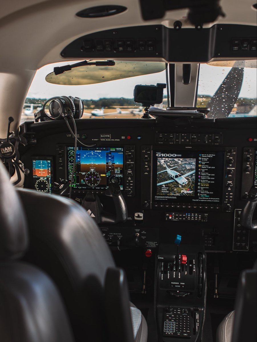 WHGA's tweet photo. Piper M350 making a quick stop ✈️🌧️

In between the rainy spells today, we were joined by this smart Piper M350 with a few extra passengers onboard! 

#piperaircraft #halfpennygreen #GeneralAviation #PiperM350 #Aviation https://t.co/yVbai5ixHw