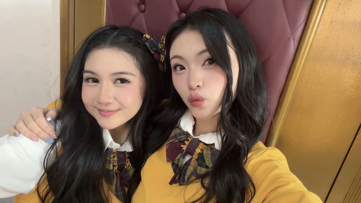 Y_CynthiaJKT48's tweet photo. Thank you untuk TWT hari ini yaaa! long time no TWT akhirnya bisa ketemu lagi! SERUU SEKALI 🤩 Akhirnya bisa bawain beberapa garis yang jelas terekam dalam lubuk hati ini 💔 congrats bibs anindy new US nya 🫶 Mohon dukungannya selalu! See u next show yah! Jangan lupa istirahat karena tadi hari kamis dan bukan jumat 😊😊