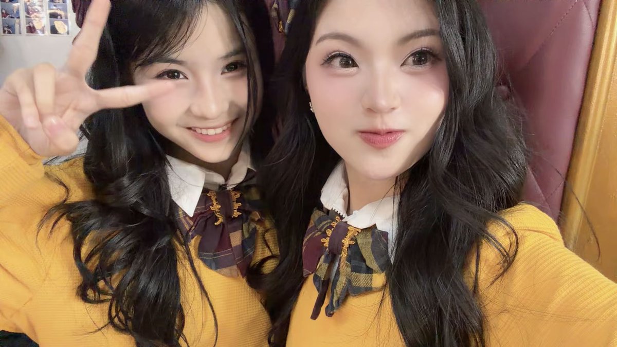 Y_CynthiaJKT48's tweet photo. Thank you untuk TWT hari ini yaaa! long time no TWT akhirnya bisa ketemu lagi! SERUU SEKALI 🤩 Akhirnya bisa bawain beberapa garis yang jelas terekam dalam lubuk hati ini 💔 congrats bibs anindy new US nya 🫶 Mohon dukungannya selalu! See u next show yah! Jangan lupa istirahat karena tadi hari kamis dan bukan jumat 😊😊