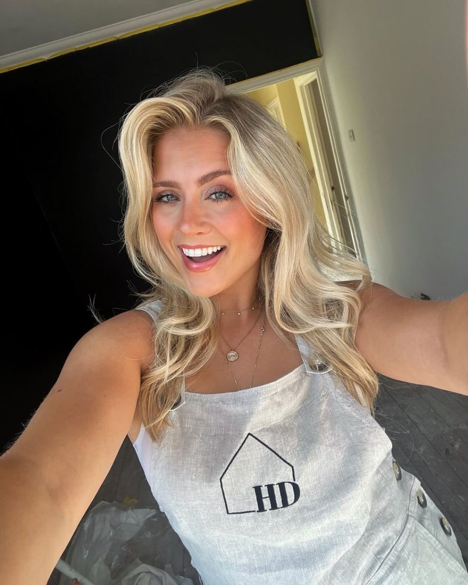 Estelle00712's tweet photo. The purpose of keeping a record is to help you clearly remember every happy moment, so that when you look back, a smile will still appear on your face！ https://t.co/Deyl2jexR7