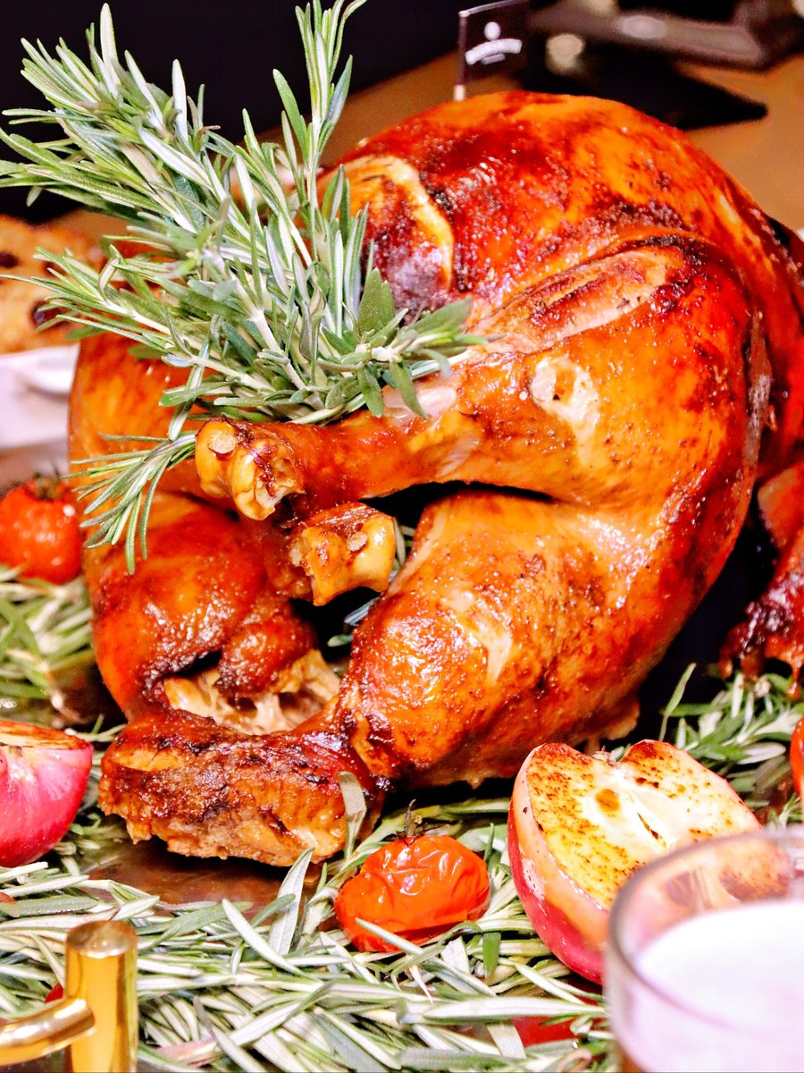 JulianG74984239's tweet photo. Cozy Thanksgiving special: Herb-crusted turkey, creamy mashed potatoes u0026 spiced pumpkin pie at our café today! Limited seats – grab yours now ！ https://t.co/JWdbLtyXlx