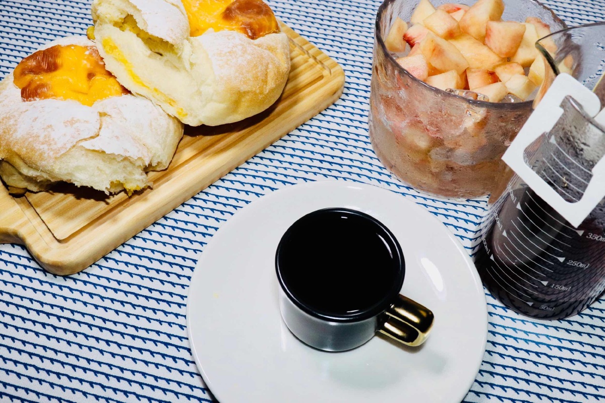 BuddeePopeye's tweet photo. Tried the new coffee shop’s pour-over with local tropical beans this morning—game changer! The bright, fruity notes hit different, and the cozy nook has my next work spot locked in. No more boring routine vibes. https://t.co/NsDLEk0Jl8