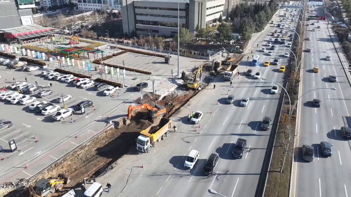 armirdir's tweet photo. antares avm otopark soyle bisey btw hala patir patir patlatiyo mekan gideceklere iyi eglenceler crushers https://t.co/8uvhzyaQRQ