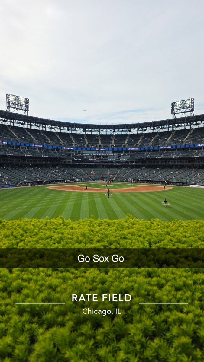 E_Rockk87's tweet photo. Beautiful day for baseball in Chicago 😎 https://t.co/GgKl4paohM