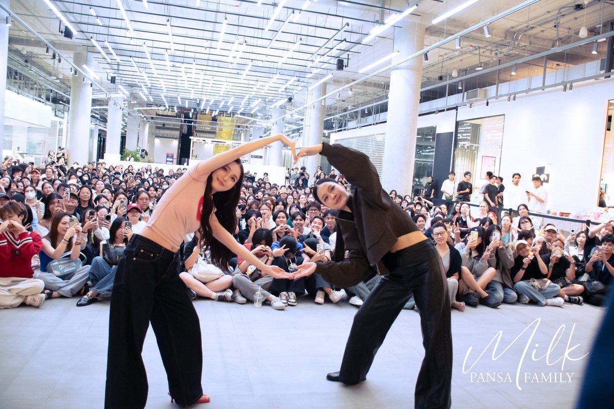 milkfamily__'s tweet photo. ขอขอบคุณทุกคนที่มาหาพี่มิ้ลค์และน้องเลิฟด้วยรักและคิดถึงค่ะ  ได้รอยยิ้มกลับบ้านกันทุกคนนะคะ happy family ka
ขอขอบคุณ @theemsphere ที่เอื้อเฟื้อสถานที่และส่งทีมมาดูแลค่ะ 🥰พวกเรา
เมิฟเมิฟ มิ๊มิฟ มินิฮาร์ทของเลิฟ 
ขอบคุณมากค่ะ

MILKLOVE AUTHENTICALLY ICONIC
#LSA50ICONS2026
#LSA50ICONS #LifestyleAsiaTH
#MilkLove