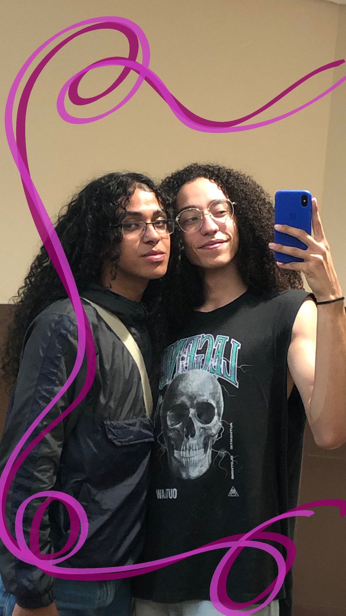 Carlosc___1's tweet photo. Como começou/ como estamos agora 

Obs: Conversamos primeiro no Tinder, minutos depois ele me passou o whats. Duas semanas depois no segundo date, ganhei um buquê e hoje estamos morando juntos❤️ https://t.co/y0KShVl5n7