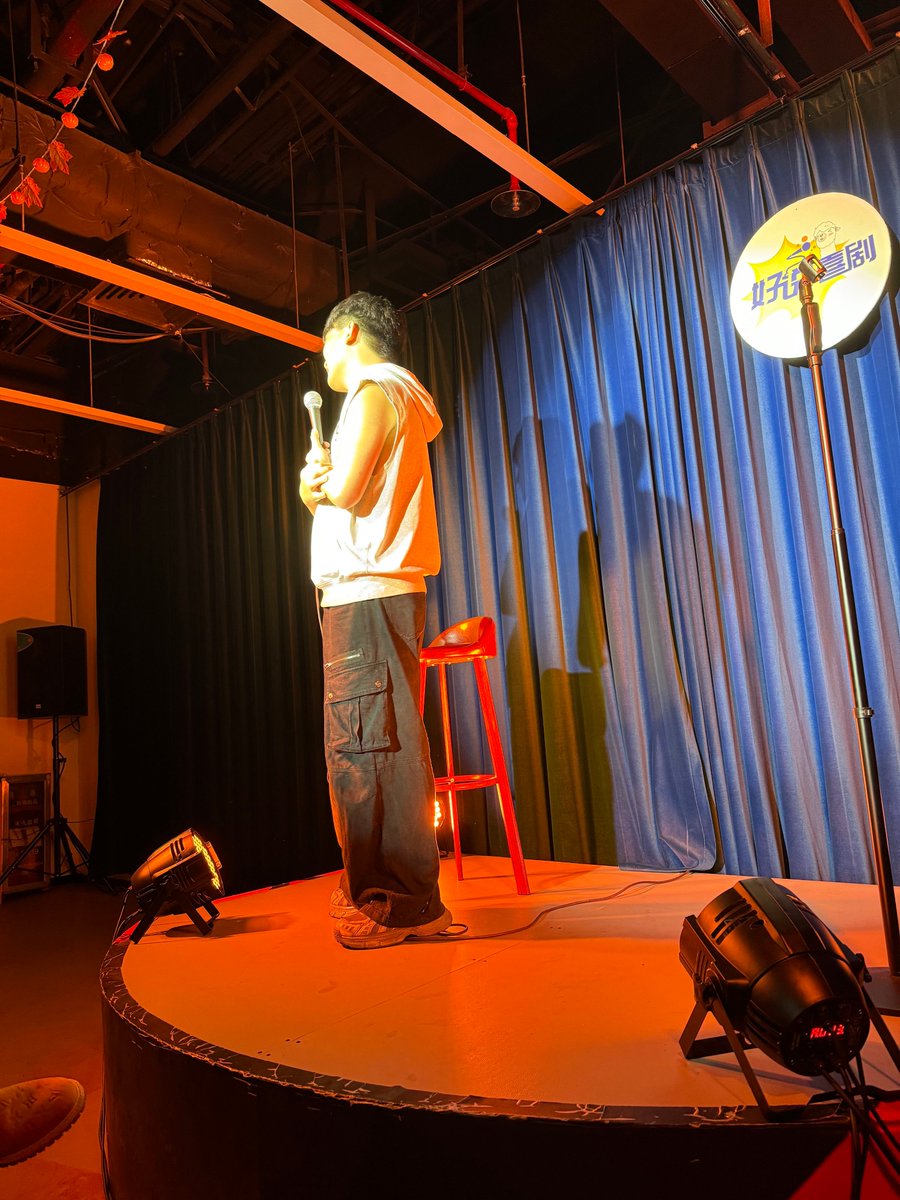 mmickzerz's tweet photo. Just finished a hilarious stand-up set in front of these legendary comedy crowd—turns out my joke about burning toast is way funnier than my actual resume.  #LiveComedy https://t.co/GWQsEB3L4J