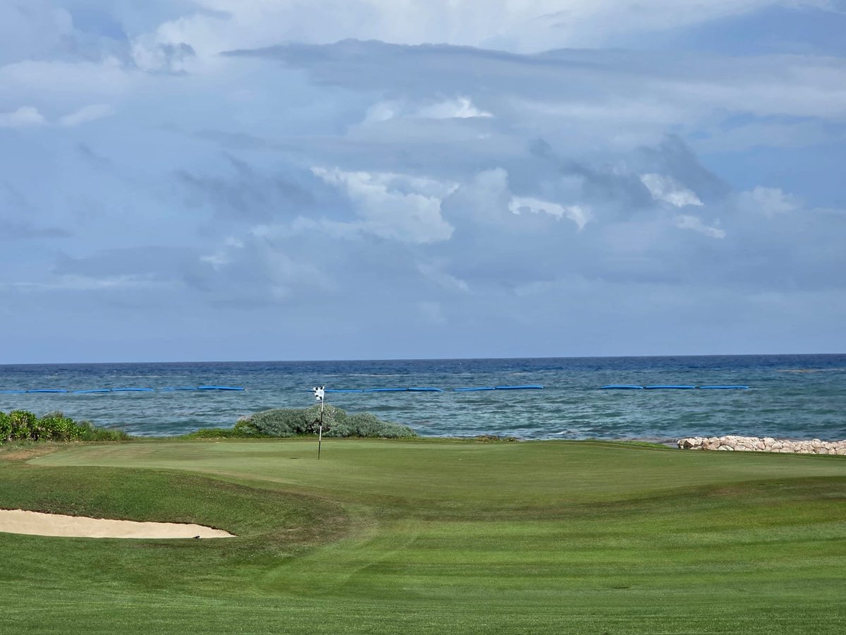golfrd's tweet photo. 🏌️‍♂️ Jack Nicklaus regresa a Cap Cana para dar seguimiento a **Las Iguanas Golf Course**, su nuevo diseño bajo Jack Nicklaus Signature Design. Los primeros 9 hoyos ya están en operación y la apertura total está prevista para primavera de 2027. ⛳️

#CapCana #Golf https://t.co/kzNkxWrD0e