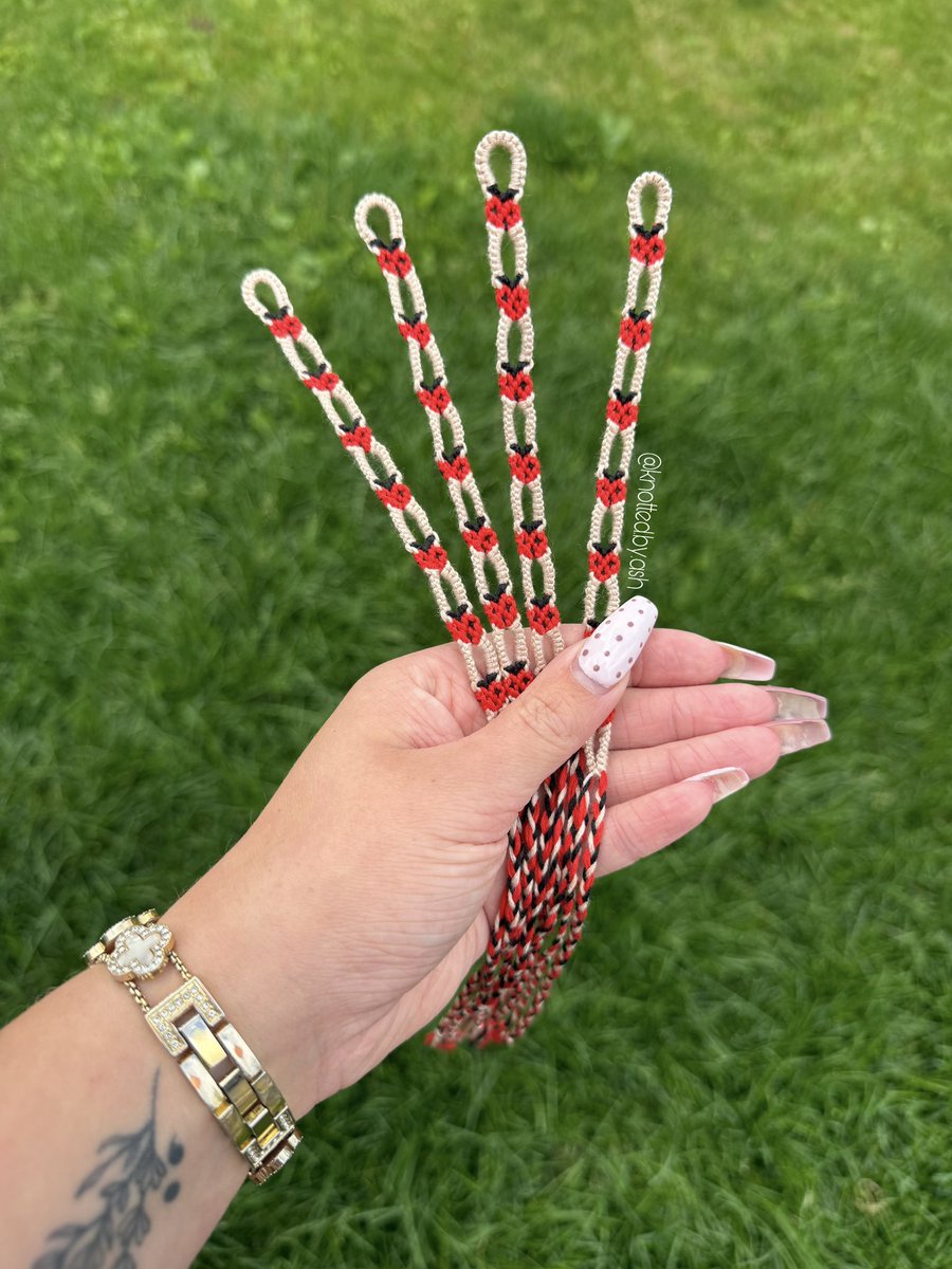 swiftie1ncanada's tweet photo. 8 days until i see @NoahKahan live for the first time EVER!! after making so many bracelets for other bugs to wear to the show, i can’t wait to finally wear them to my own show 🥹🐞@KahanHQ https://t.co/rD7zjf0fBr