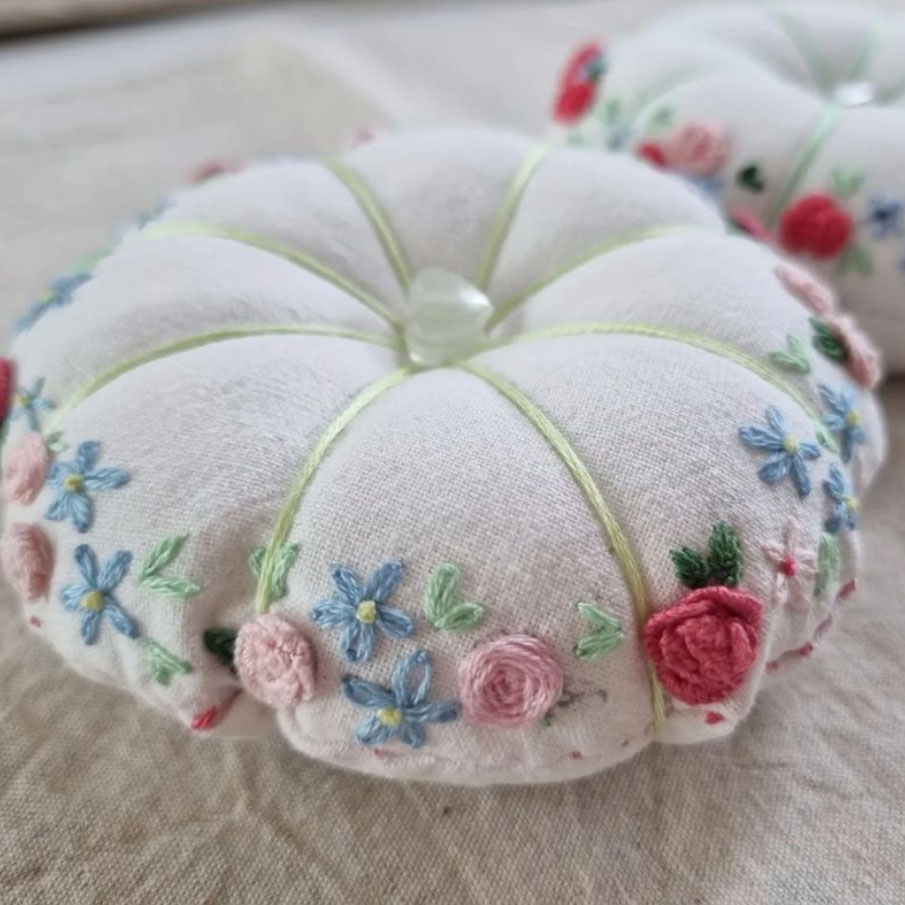ninagelay's tweet photo. Just finished this cute embroidered pouch using up my old fabric scraps! Small projects = big creativity wins  #DIYHandmade https://t.co/9rEAW7FNpF