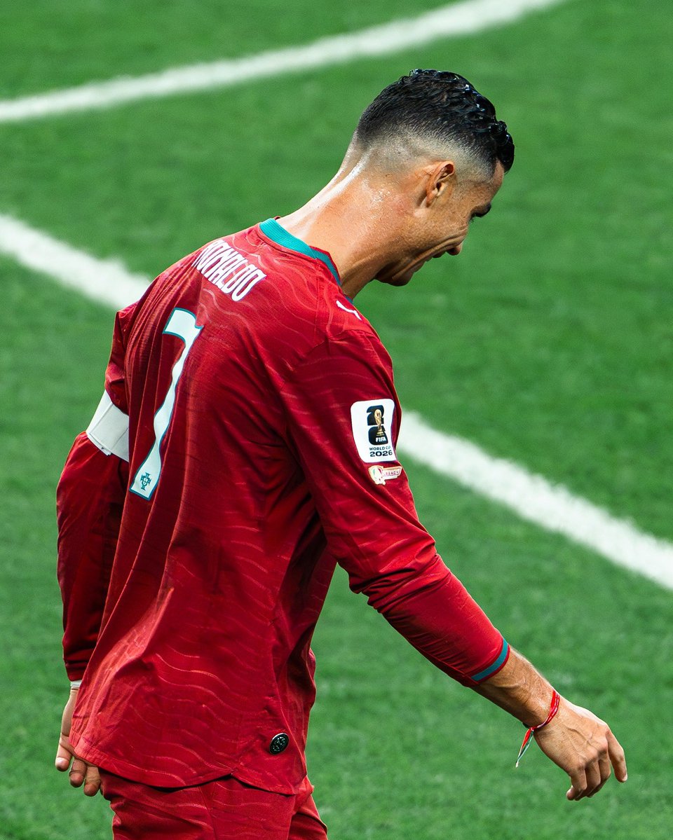 MousaQi's tweet photo. 🗣️كارلوس فانغيرو [مدرب برتغالي] 

يجب على جميع البرتغاليين، الموجودين هنا والمنتشرين في جميع أنحاء العالم

أن نتفق على لحظة في الساعة السابعة صباحًا مثلًا — نسبة إلى رقم قميصه — لنحيّي كريستيانو تقديرًا لكل ما قدمه لكرة القدم البرتغالية والعالمية، وللمجتمع البرتغالي وما وراء الحدود

ًولنشكره على كل ما فعله