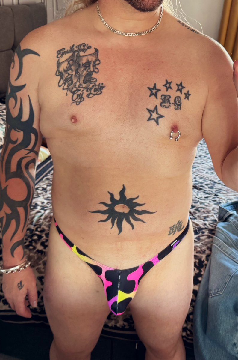 Thongguy853's tweet photo. I’m a sucker for leopard print https://t.co/JEfQypXk1o