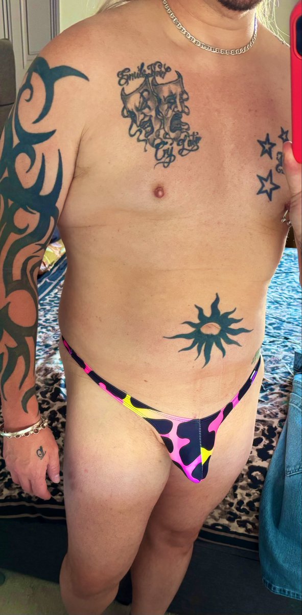 Thongguy853's tweet photo. I’m a sucker for leopard print https://t.co/JEfQypXk1o