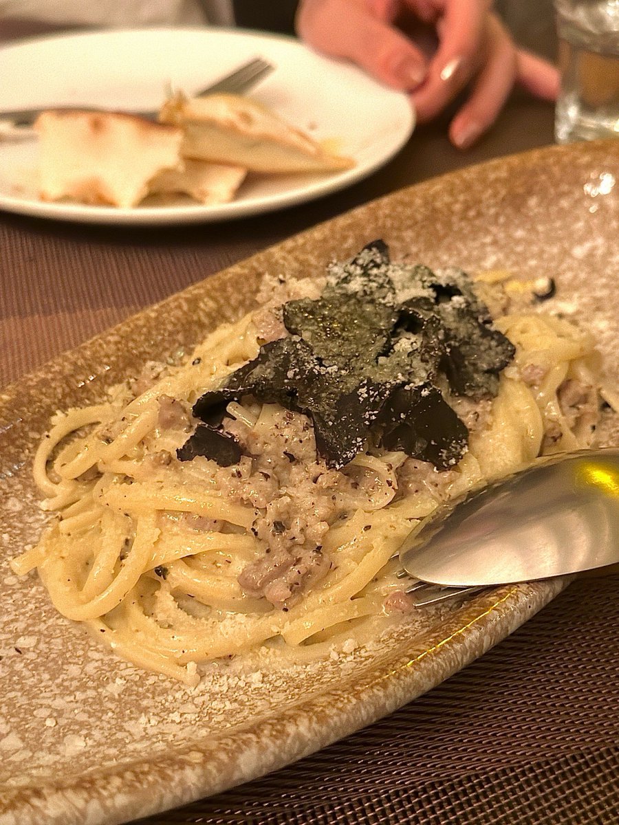 Pakerullosh's tweet photo. Just had the cheesiest, most fragrant truffle mushroom pasta at that cozy hole-in-the-wall café on 5th St. Perfect al dente noodles and rich sauce—10/10 would grab again! https://t.co/reYm6oftVu