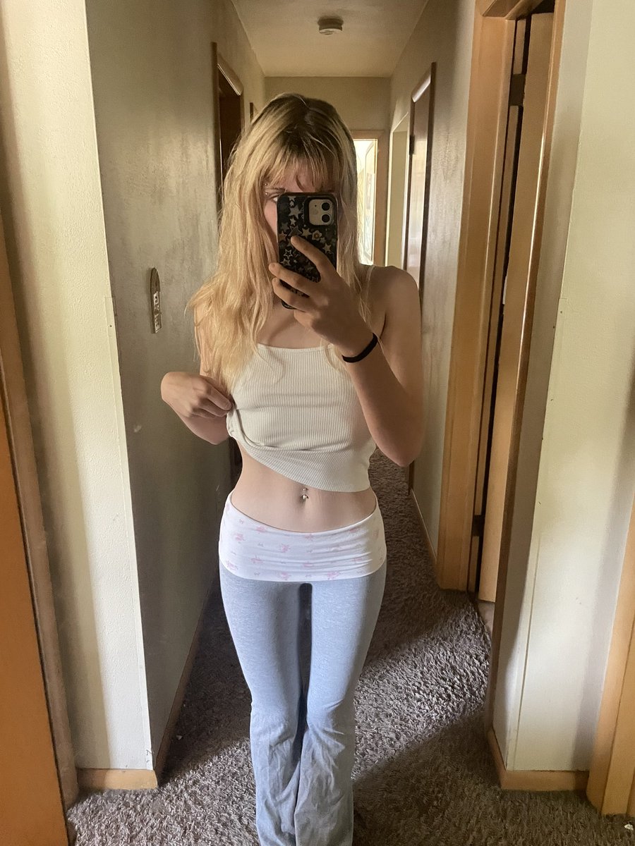dexangel1's tweet photo. back home, i feel awful, fat, evil, disgusting, i am bad just a bad person with a sick heart and maybe that’s why I’ll never truly be beautiful. this isn’t about beauty anymore anyway, i will punish myself until the day i die https://t.co/VTzfUgb34c