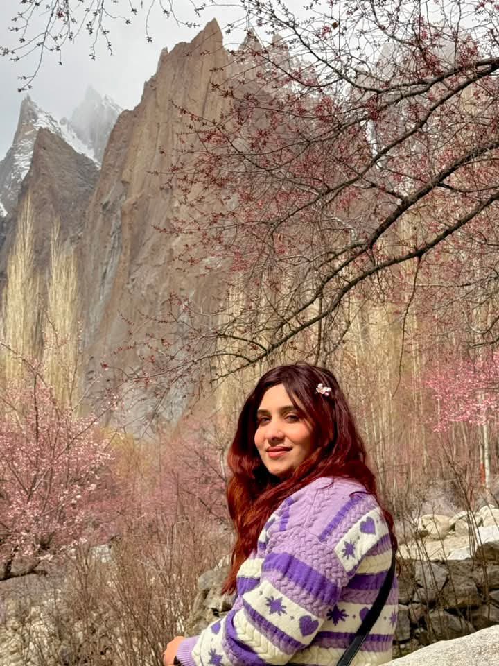 MAbdullahGul's tweet photo. پاکستانی کوہ پیما 34 سالہ ڈاکٹر اسماء مشتاق
7027 میٹر بلند اسپانٹک چوٹی سر کرنے کی مہم کے دوران جان کی بازی ہار گئیں
آپ چوٹی سے واپسی پر جب 6400 میٹر بلندی پر پہنچیں تو سانس کی تکلیف شروع ہو گی جو جان لیوا ثابت ہوئی
پاکستان ایک قابل اور ہونہار کوہ پیما سے محروم ہوا https://t.co/Io29kUjatG