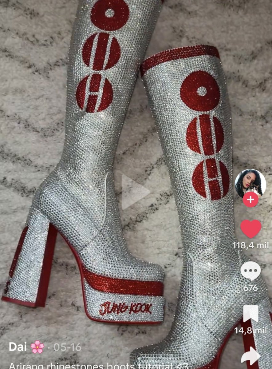 jjeikiri's tweet photo. las botas que llevan otras a campo // la zapatilla de un argentino promedio para campo https://t.co/A4nccYESlr