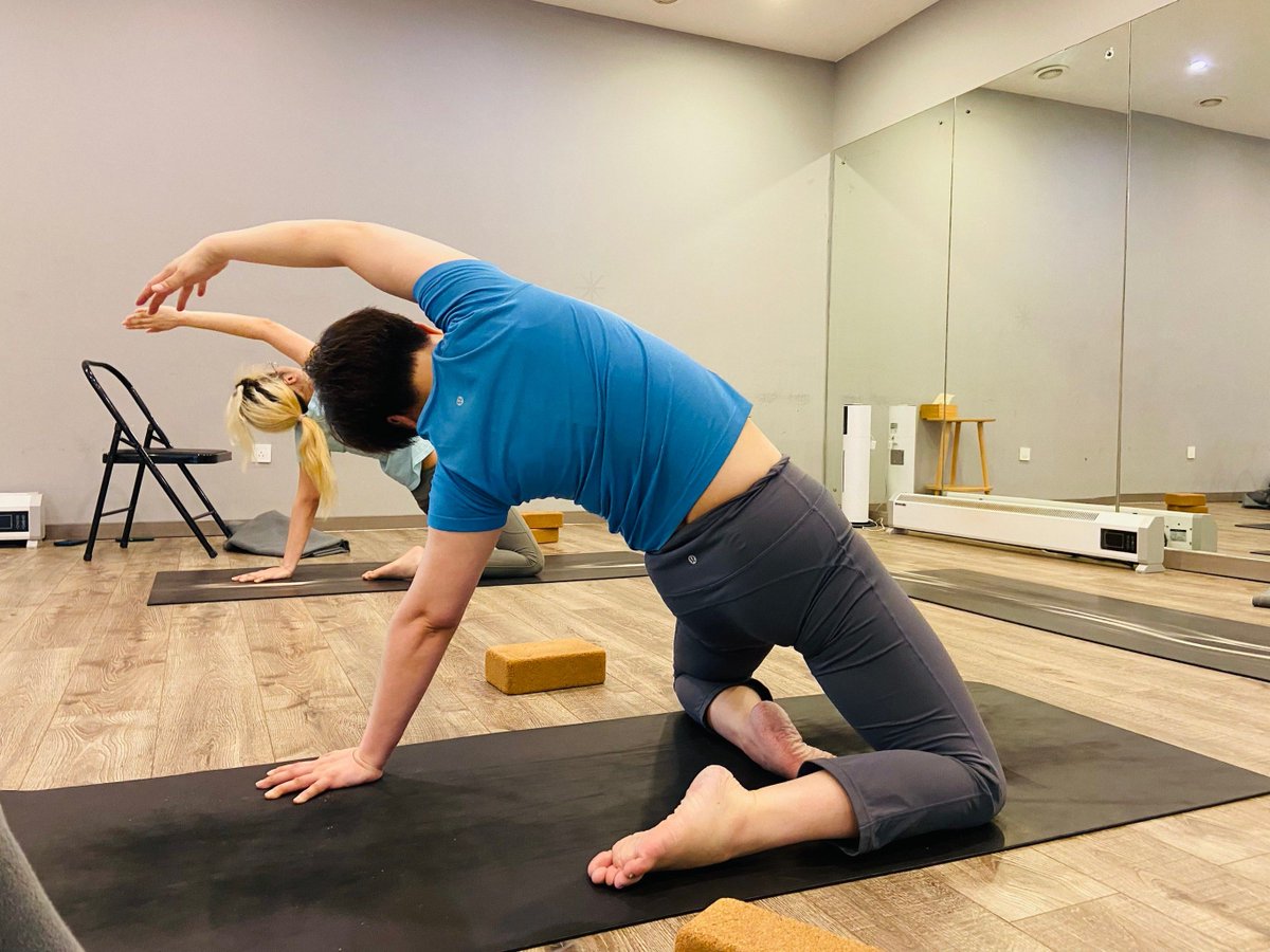 eren00991's tweet photo. Small daily health wins add up! 10 mins of stretching after work + 8 glasses of water = better energy, no extreme efforts needed https://t.co/cUDly1aQ2h