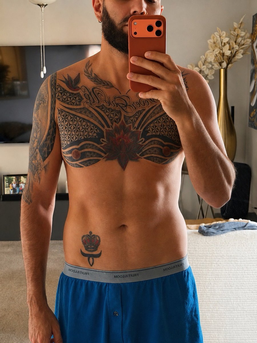 cuban_bruno's tweet photo. Caught myself looking twice. 😏

#ThirstTrap #SexyMen #HotGuys https://t.co/wiH5wwyGoC