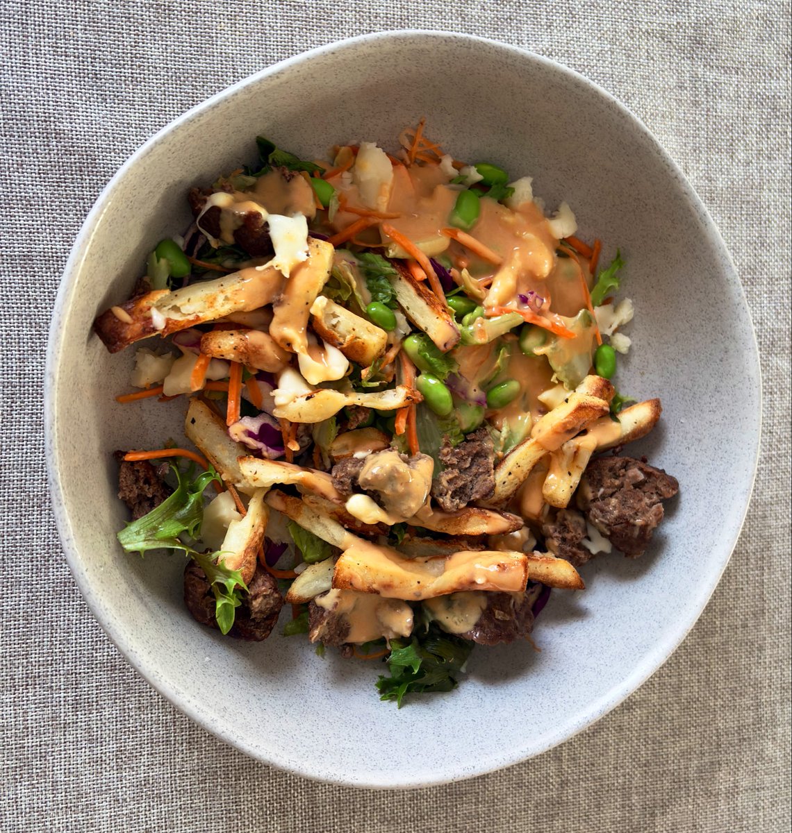 ckezeroh's tweet photo. burger &amp; fries bowl for dinnah! 325c , 27p https://t.co/7XhYJTqUJd