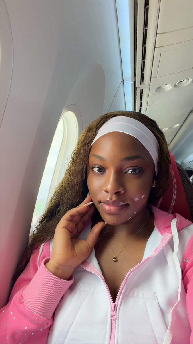 princess_mmasi's tweet photo. When you need a break, take it✈️

That forex babe💅 https://t.co/SRTYKj6IZl
