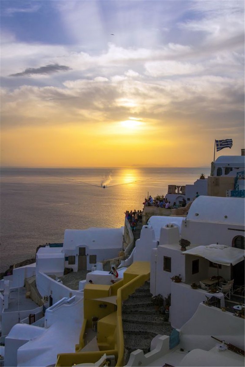 T67Vj95PuehStDg's tweet photo. Just watched the sunrise over Santorini’s white domes—golden light hitting the Aegean Sea, no crowds, pure magic. My favorite travel memory so far! https://t.co/vtqR6bZRRO