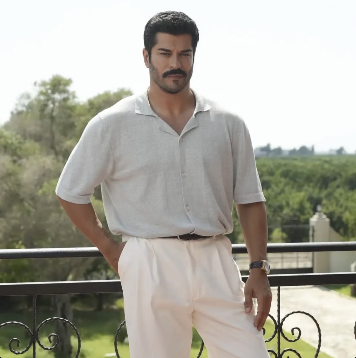tvlegendstr's tweet photo. Burak Özçivit’in annesini Sibel Taşçıoğlu canlandıracakmış 

Daha çok abla kardeş gibisiniz Burak Özçivit genç yakışıklı oğul rolünü çoktan bırakmış olmalıydı https://t.co/ojXdyKNJ00