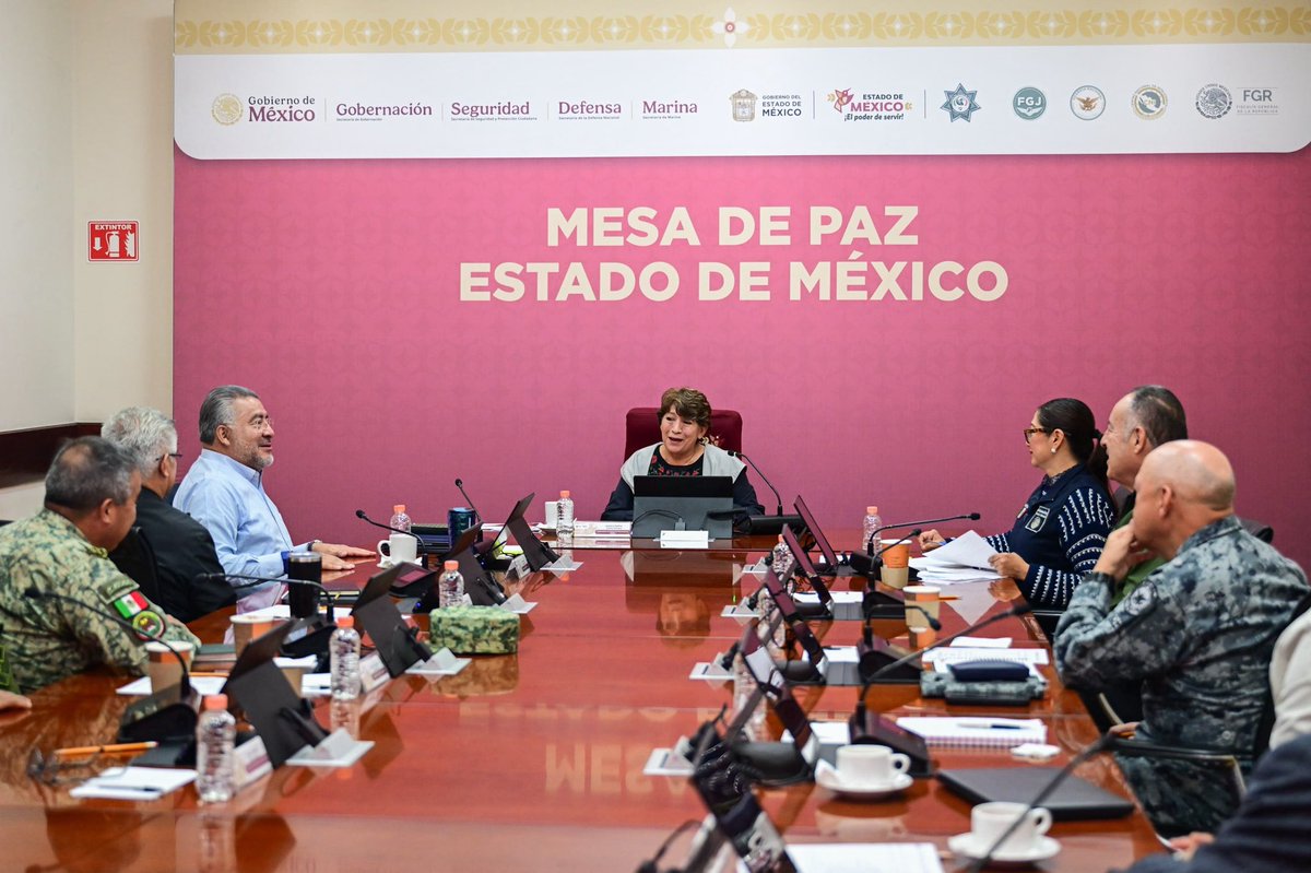 horacioduarteo's tweet photo. ¡Excelente jueves! 👋🏼
Terminamos la primera reunión del día: 
✅ Mesa de Paz con la Gobernadora @delfinagomeza e integrantes de los tres órdenes de gobierno, Fuerzas Armadas, @FiscaliaEdomex y #CNI. 

#ElPoderDeServir https://t.co/MtkBJS2Yth