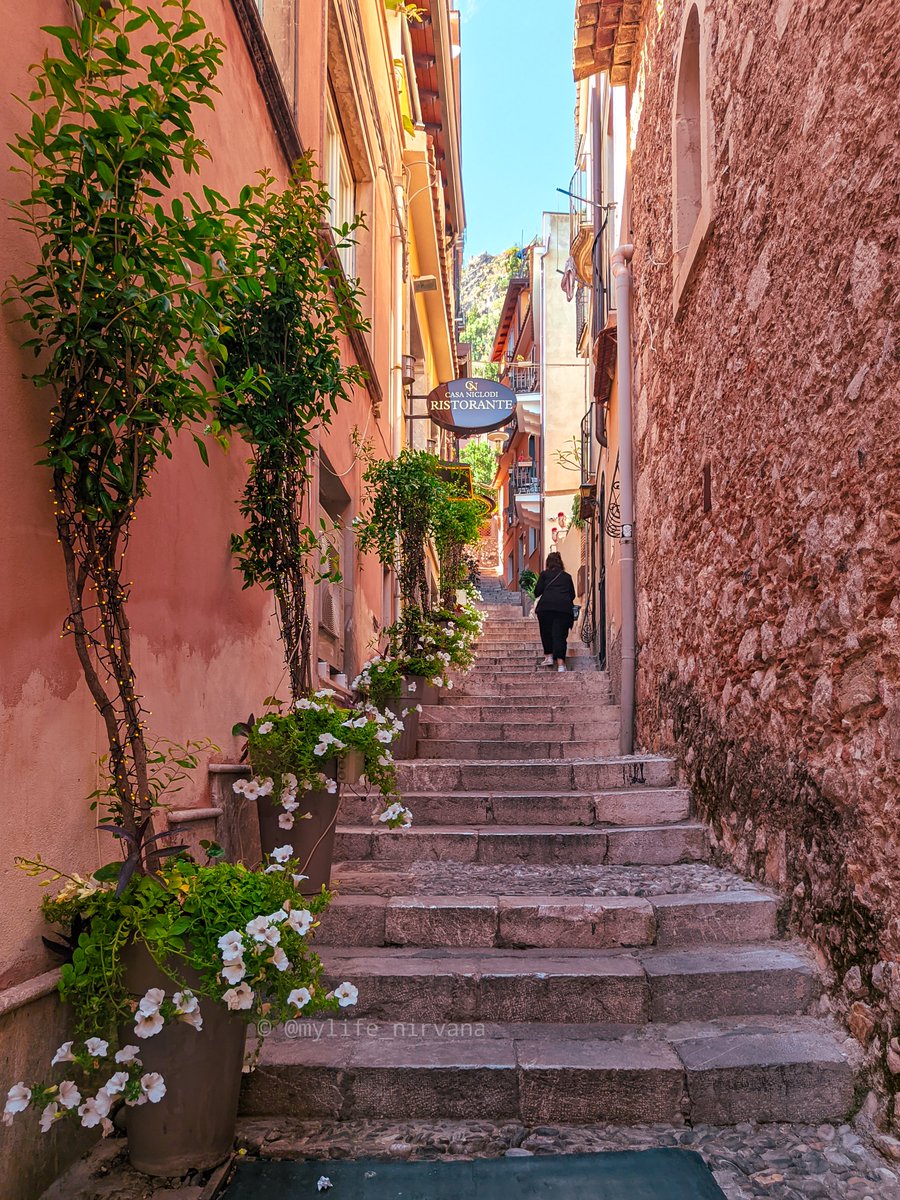 nirvana01123's tweet photo. Taormina, Italy..
#photography #Italy #Sicily 
#WorldPhotographyDay https://t.co/u1kSsqEsrN