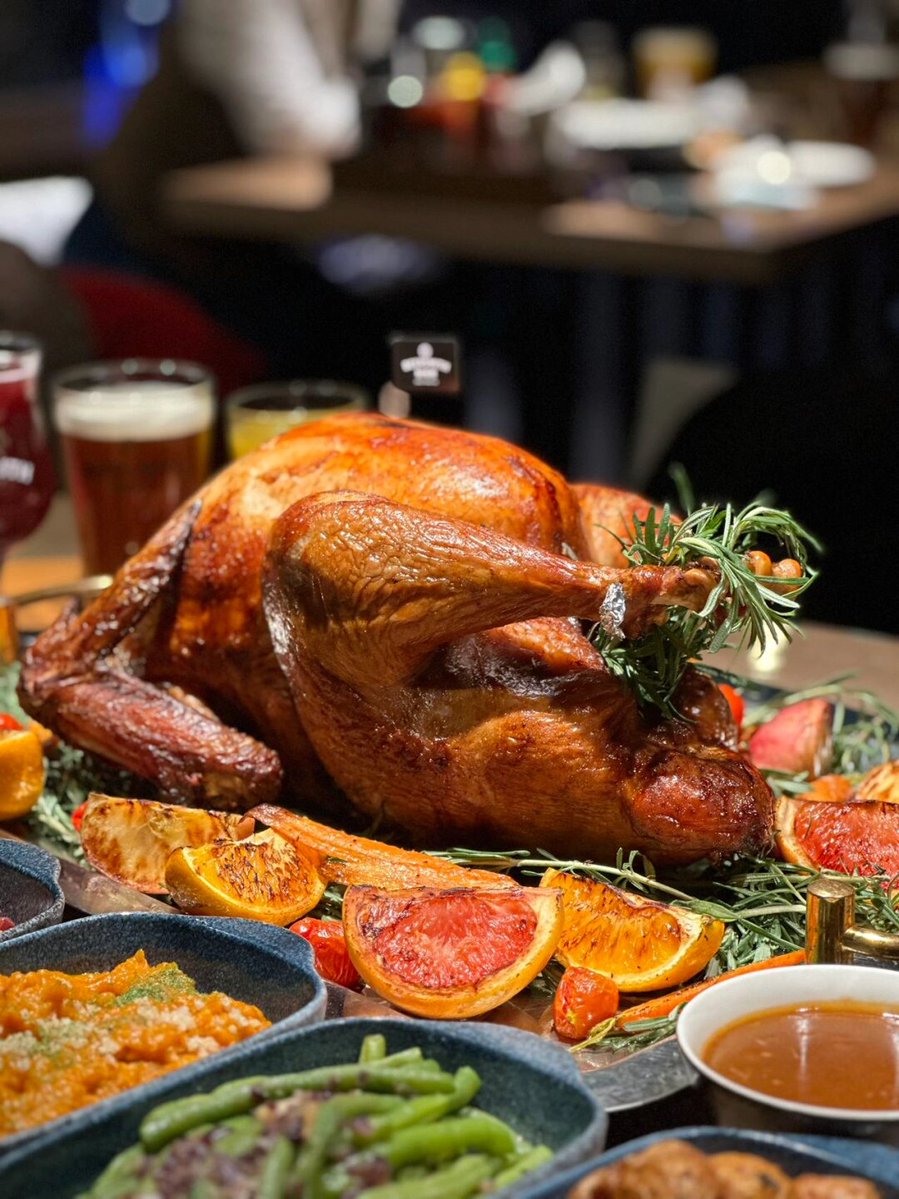 Pissanta's tweet photo. Fall Feast Alert! Our Thanksgiving special roast turkey with homemade cranberry sauce u0026 pumpkin pie is here. Only for this week—grab yours now! https://t.co/GNlGKxrnMw