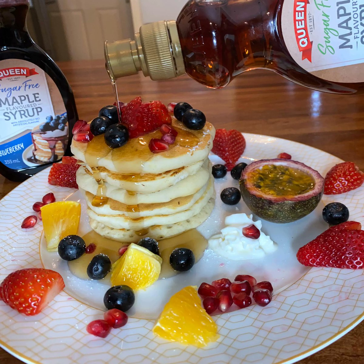 94Oakley's tweet photo. Just had the most perfect Sunday brunch—fluffy pancakes oozing with maple syrup and fresh berries that taste like summer in every bite. No plans, just good food and slow vibes. https://t.co/Y6p7nboql0