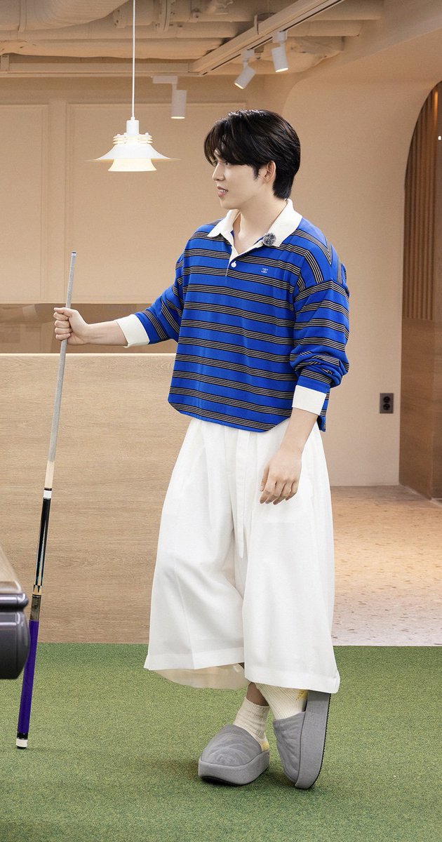 CheolsNoona's tweet photo. Seungcheol's cute feet~ \\\ https://t.co/esjUdd9PG2