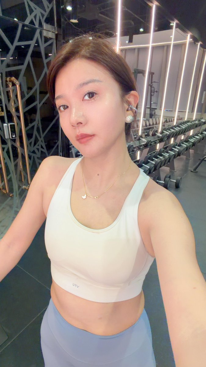 bcss251's tweet photo. 抛开身材不说
算了，抛不开
也没什么好说的😅 https://t.co/wuULPUIQuY